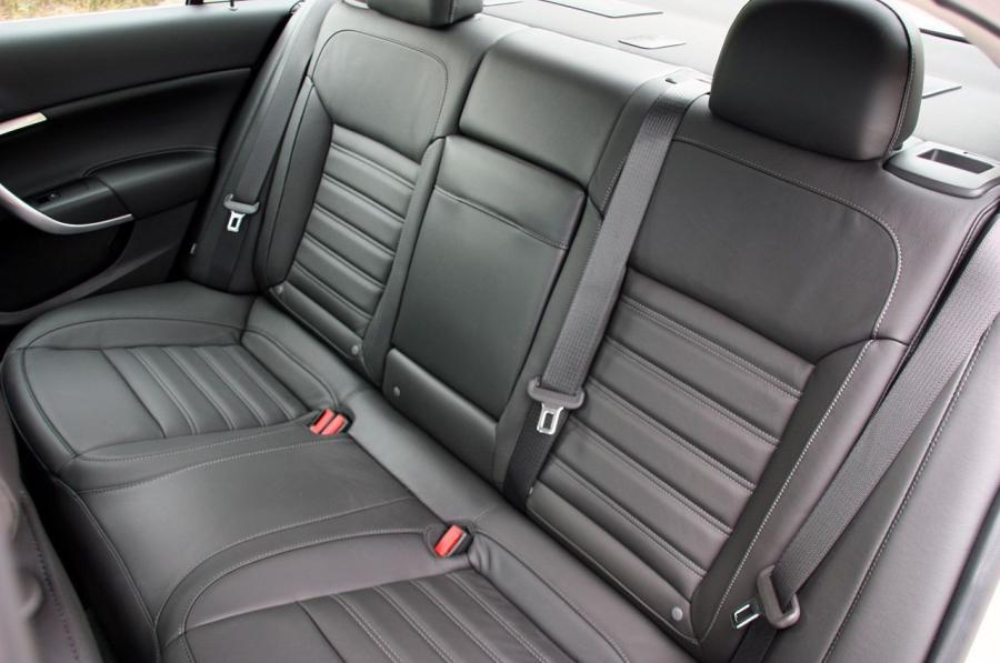  Buick Regal GS 2012 года  (фото 8 из 90)